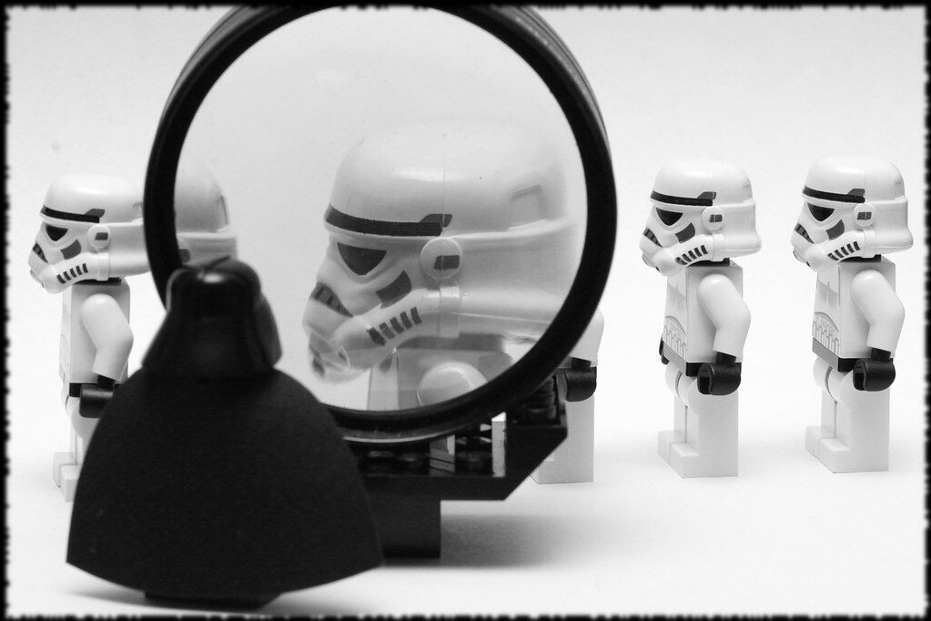looking for the best seo courses - a magnifying glass over stormtroopers