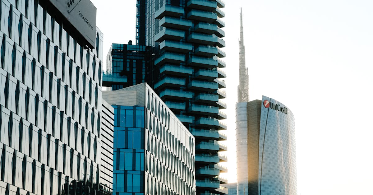 A map of the United Kingdom with pins in London, Manchester, and Newcastle, indicating broader training options.